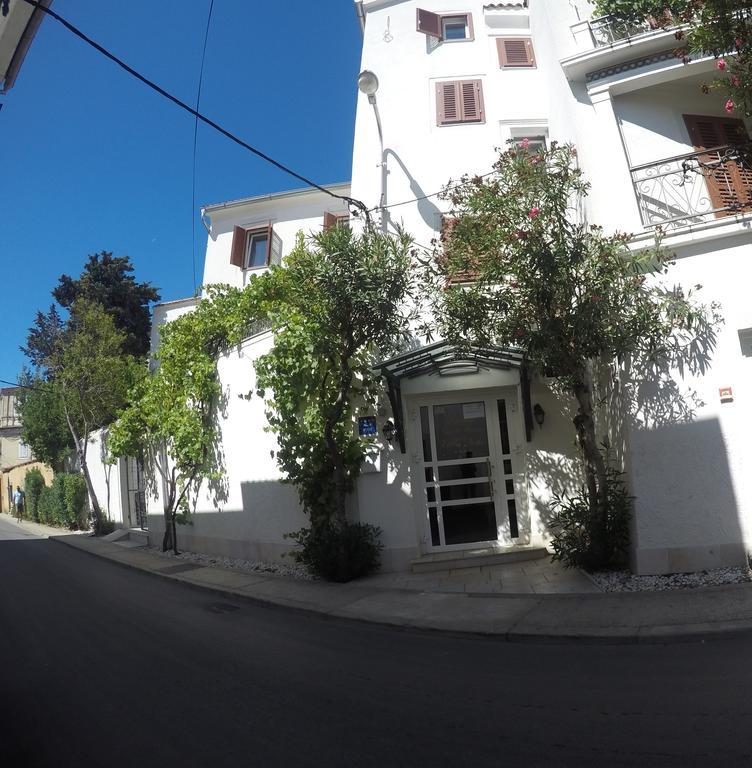 Guest House Neho Cres Exterior photo