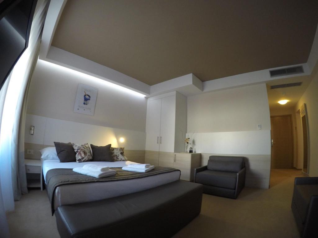 Guest House Neho Cres Exterior photo